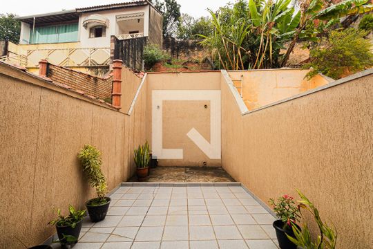 Quintal de casa à venda com 3 quartos, 98m² em Jardim Peri, São Paulo