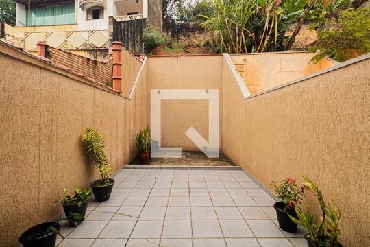 Quintal de casa à venda com 3 quartos, 98m² em Jardim Peri, São Paulo