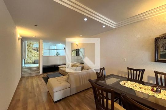 Casa à venda com 6 quartos, 600m² em Jabaquara, São Paulo