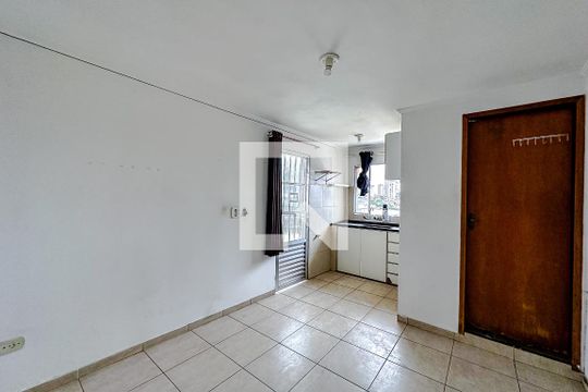 Cozinha de kitnet/studio para alugar com 1 quarto, 45m² em Vila Canero, São Paulo
