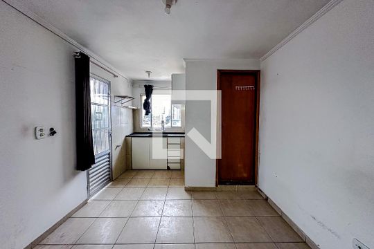Cozinha de kitnet/studio para alugar com 1 quarto, 45m² em Vila Canero, São Paulo
