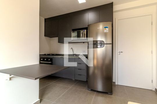 Cozinha de apartamento para alugar com 1 quarto, 25m² em Vila Buarque, São Paulo