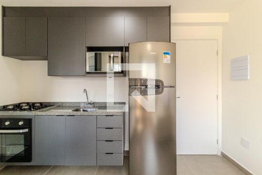Cozinha de apartamento para alugar com 1 quarto, 25m² em Vila Buarque, São Paulo