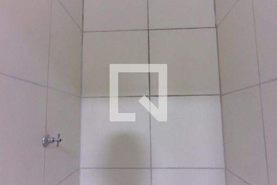 Banheiro de apartamento para alugar com 1 quarto, 24m² em Bonfim, Osasco