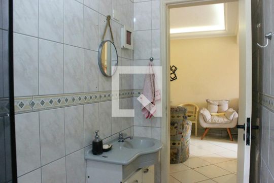 Banheiro de apartamento à venda com 2 quartos, 70m² em Vila Rosália, Guarulhos