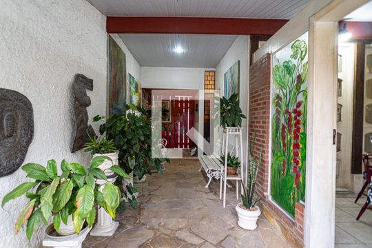 Garagem de casa à venda com 6 quartos, 425m² em Itaipu, Niterói