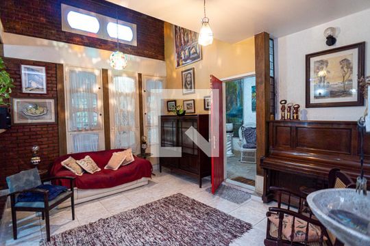 Sala de casa à venda com 6 quartos, 425m² em Itaipu, Niterói