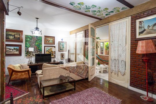 Casa à venda com 6 quartos, 425m² em Itaipu, Niterói