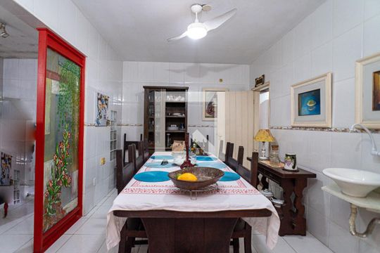 Cozinha de casa à venda com 6 quartos, 425m² em Itaipu, Niterói