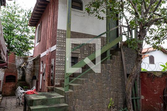 Fundos de casa à venda com 6 quartos, 425m² em Itaipu, Niterói