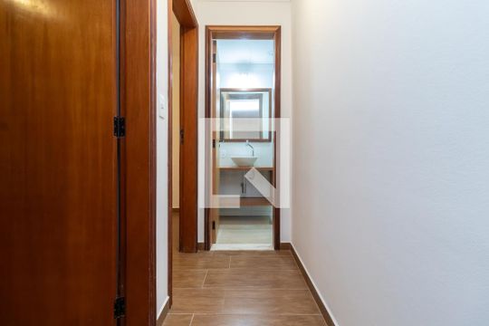 Corredor dos Quartos de apartamento à venda com 2 quartos, 56m² em Vila Cachoeira, São Paulo