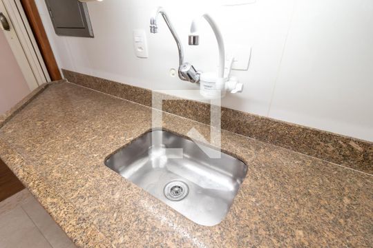 Cozinha de apartamento à venda com 2 quartos, 56m² em Vila Cachoeira, São Paulo