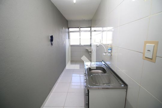 Cozinha de apartamento para alugar com 2 quartos, 49m² em Tomás Coelho, Rio de Janeiro