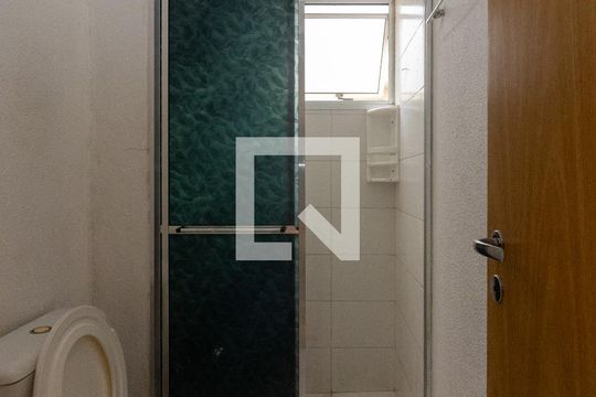 Banheiro de apartamento para alugar com 2 quartos, 48m² em Jardim Ísis, Cotia