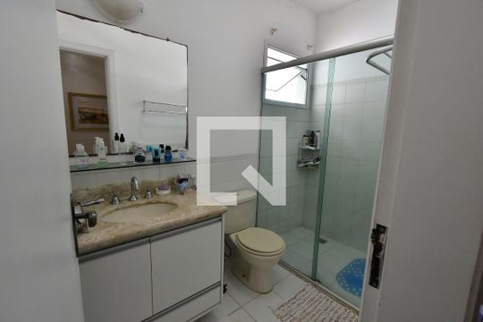 Banheiro de casa de condomínio à venda com 4 quartos, 250m² em Caminhos de San Conrado (sousas), Campinas
