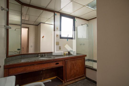Banheiro de apartamento para alugar com 1 quarto, 58m² em Consolação, São Paulo