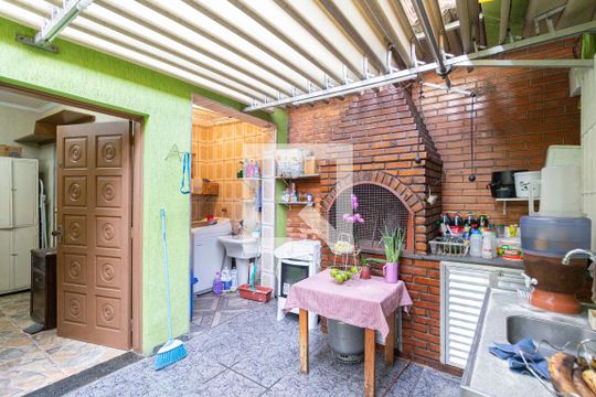 Quintal de casa à venda com 3 quartos, 250m² em Cipava, Osasco