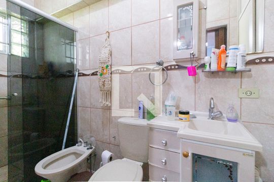 Banheiro da suíte de casa à venda com 3 quartos, 250m² em Cipava, Osasco