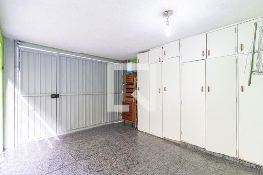 Garagem de casa à venda com 3 quartos, 250m² em Cipava, Osasco