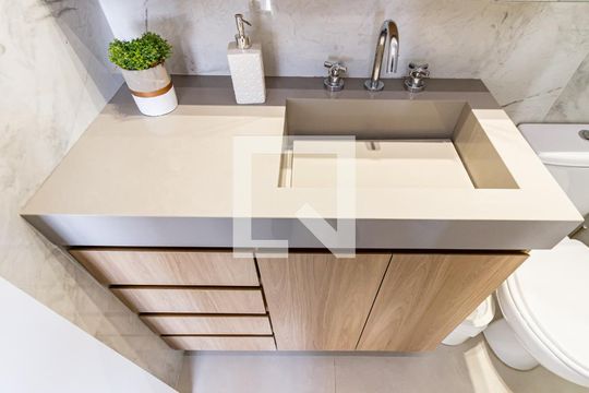 Banheiro da Suíte de apartamento para alugar com 2 quartos, 67m² em Quarta Parada, São Paulo