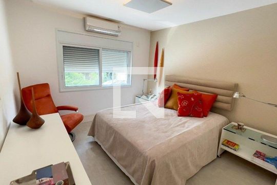 Casa à venda com 3 quartos, 421m² em Jardim Leonor, São Paulo