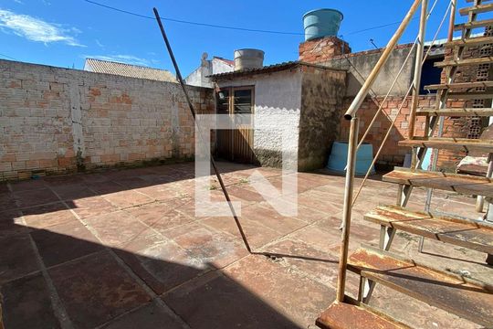 Área Externa de casa à venda com 3 quartos, 300m² em Rubem Berta, Porto Alegre