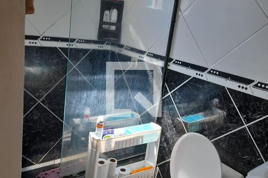 Banheiro de casa à venda com 3 quartos, 300m² em Rubem Berta, Porto Alegre