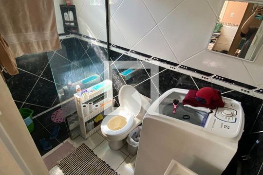 Banheiro de casa à venda com 3 quartos, 300m² em Rubem Berta, Porto Alegre