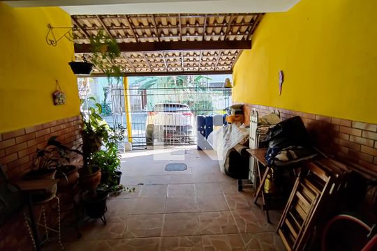 garagem de casa à venda com 5 quartos, 300m² em Taquara, Rio de Janeiro