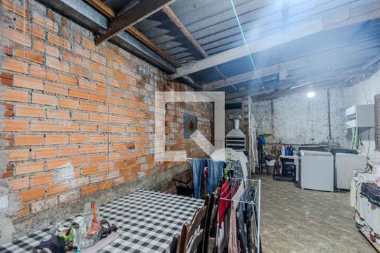 Área externa de casa à venda com 5 quartos, 230m² em Ipanema, Porto Alegre