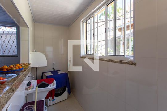 Área de Serviço de casa para alugar com 3 quartos, 360m² em São Gabriel, Belo Horizonte