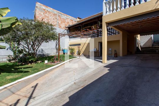 Garagem de casa para alugar com 3 quartos, 360m² em São Gabriel, Belo Horizonte
