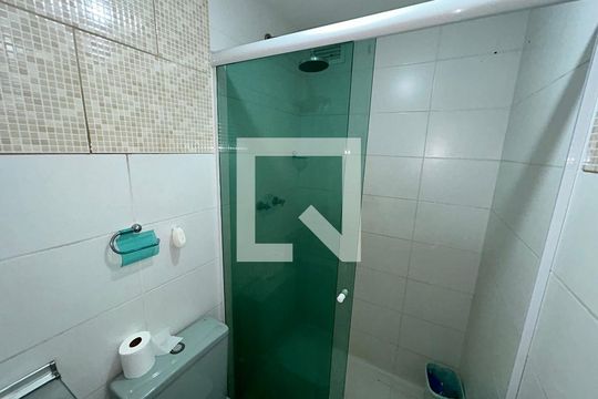 Banheiro de apartamento para alugar com 2 quartos, 46m² em Vicente de Carvalho, Rio de Janeiro