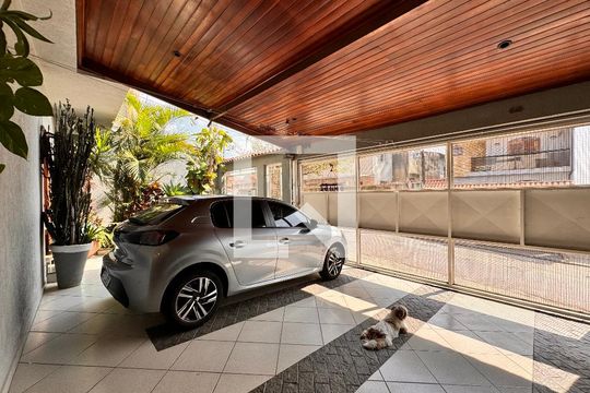Garagem de casa à venda com 3 quartos, 140m² em Utinga, Santo André