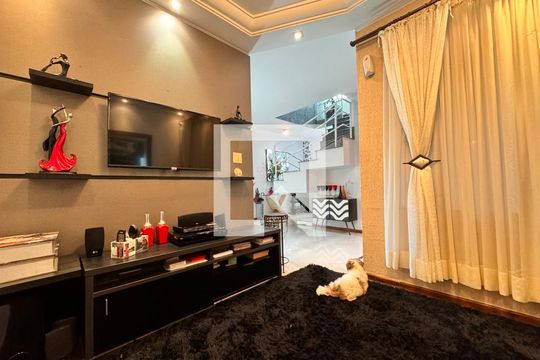 Sala de TV de casa à venda com 3 quartos, 140m² em Utinga, Santo André
