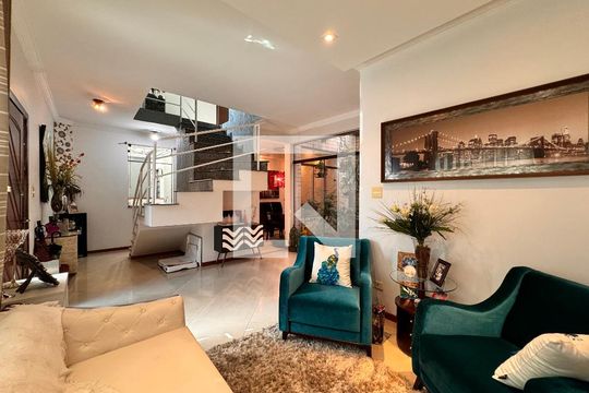 Sala de TV de casa à venda com 3 quartos, 140m² em Utinga, Santo André