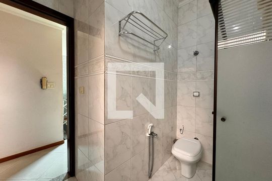 Banheiro de casa à venda com 3 quartos, 140m² em Utinga, Santo André