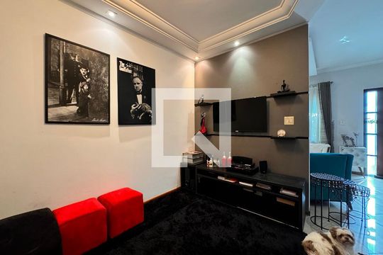 Sala de TV de casa à venda com 3 quartos, 140m² em Utinga, Santo André