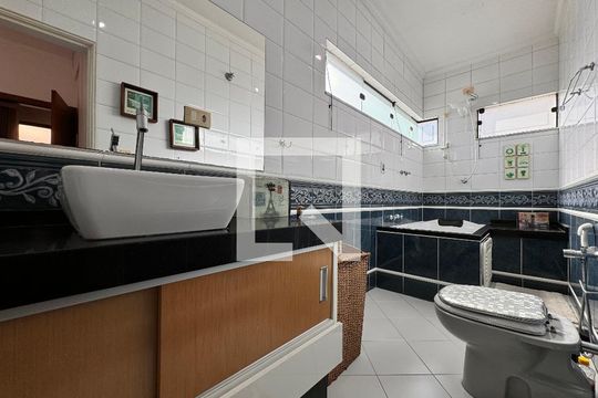 Banheiro da Suíte de casa à venda com 3 quartos, 140m² em Utinga, Santo André