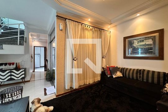 Sala de TV de casa à venda com 3 quartos, 140m² em Utinga, Santo André