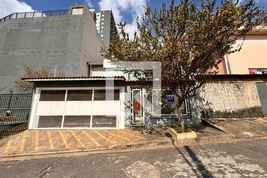 Fachada de casa à venda com 3 quartos, 140m² em Utinga, Santo André
