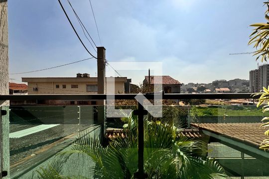 Sacada de casa à venda com 3 quartos, 140m² em Utinga, Santo André