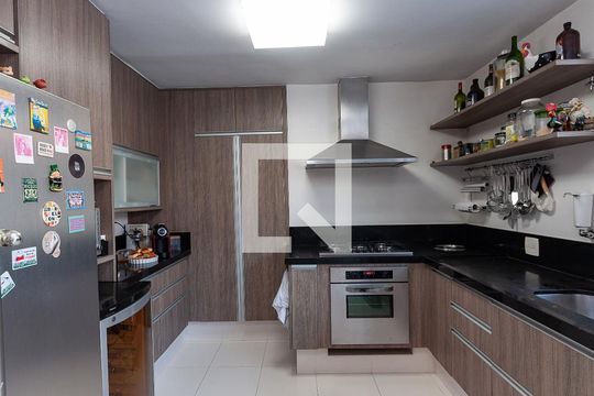 Cozinha Americana de casa à venda com 4 quartos, 290m² em Vila Romana, São Paulo