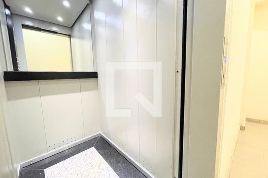 Elevador  de apartamento à venda com 2 quartos, 54m² em João Pinheiro, Belo Horizonte