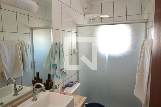 Banheiro da Suíte de casa à venda com 3 quartos, 400m² em Jardim Santa Cruz (campo Grande), São Paulo