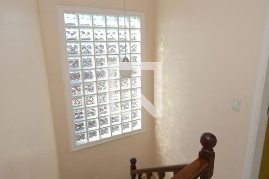 Escada de casa à venda com 3 quartos, 400m² em Jardim Santa Cruz (campo Grande), São Paulo