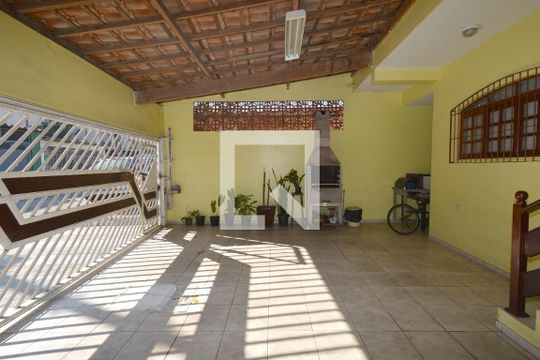Garagem de casa à venda com 3 quartos, 400m² em Jardim Santa Cruz (campo Grande), São Paulo