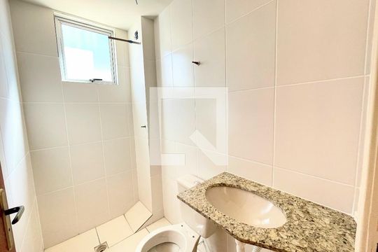Banheiro de apartamento à venda com 2 quartos, 64m² em João Pinheiro, Belo Horizonte