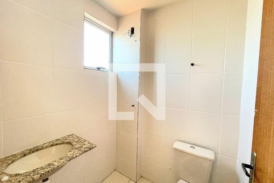 Banheiro suíte de apartamento à venda com 2 quartos, 108m² em João Pinheiro, Belo Horizonte