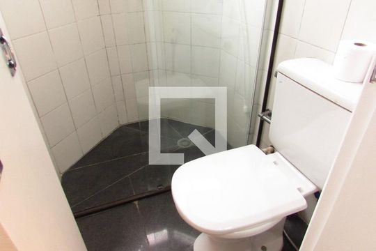 Banheiro de apartamento à venda com 1 quarto, 38m² em Vila Suzana, São Paulo
